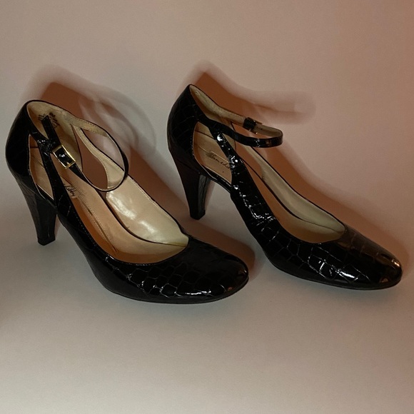 Sam & Libby Black Patent Pumps. Size 9. - Picture 3 of 6